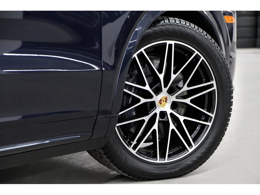 Porsche Cayenne / Premium Package Plus / Hitch / Adaptive Cruise 2024 à Laval, Québec - 9 - w1024h768px