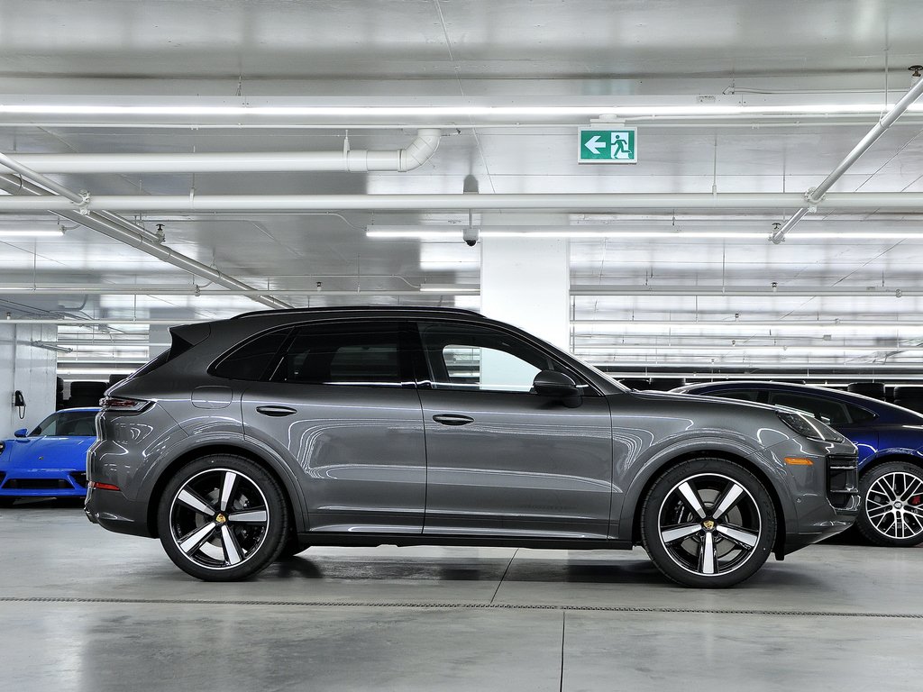 Porsche Cayenne S / Premium Plus / Air Suspension / Sport Design 2024 à Laval, Québec - 2 - w1024h768px