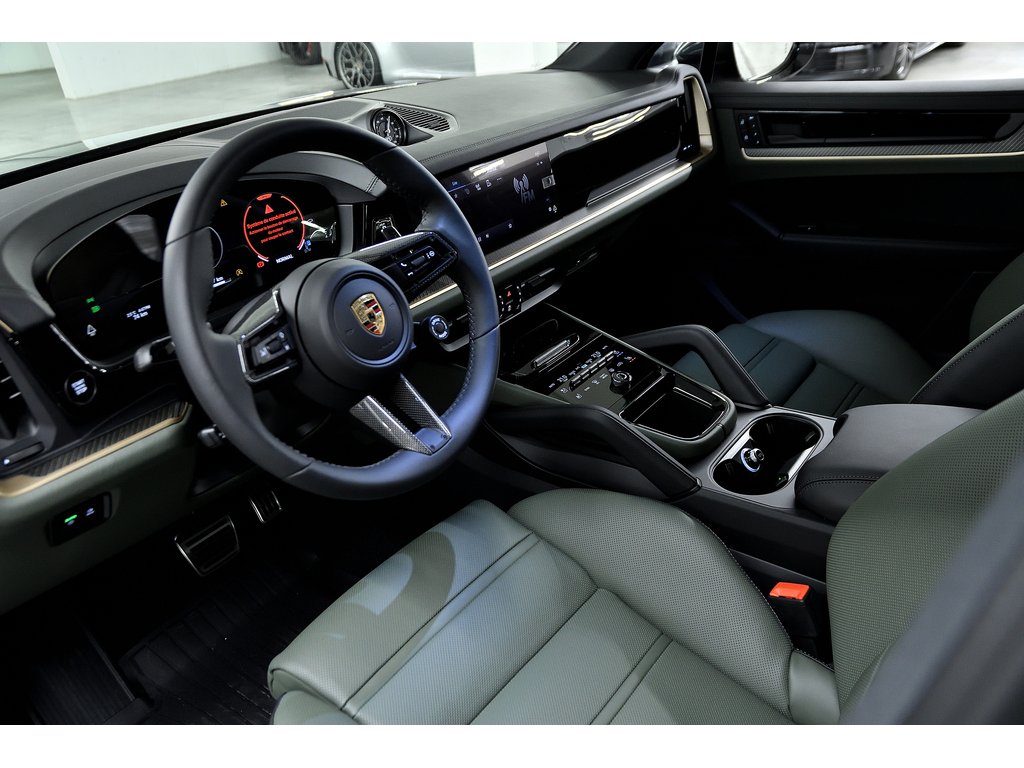 Porsche Cayenne S / Premium Plus / Air Suspension / Sport Design 2024 à Laval, Québec - 10 - w1024h768px