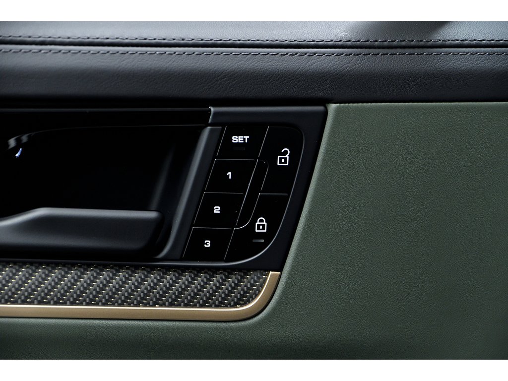 Porsche Cayenne Air Suspension / Premium Package Plus / Hitch 2024 à Laval, Québec - 40 - w1024h768px