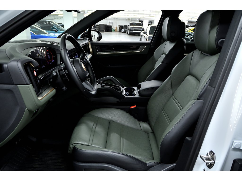 Porsche Cayenne Air Suspension / Premium Package Plus / Hitch 2024 à Laval, Québec - 19 - w1024h768px