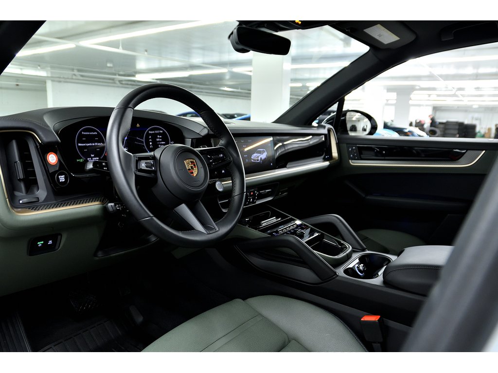 Porsche Cayenne Air Suspension / Premium Package Plus / Hitch 2024 à Laval, Québec - 15 - w1024h768px