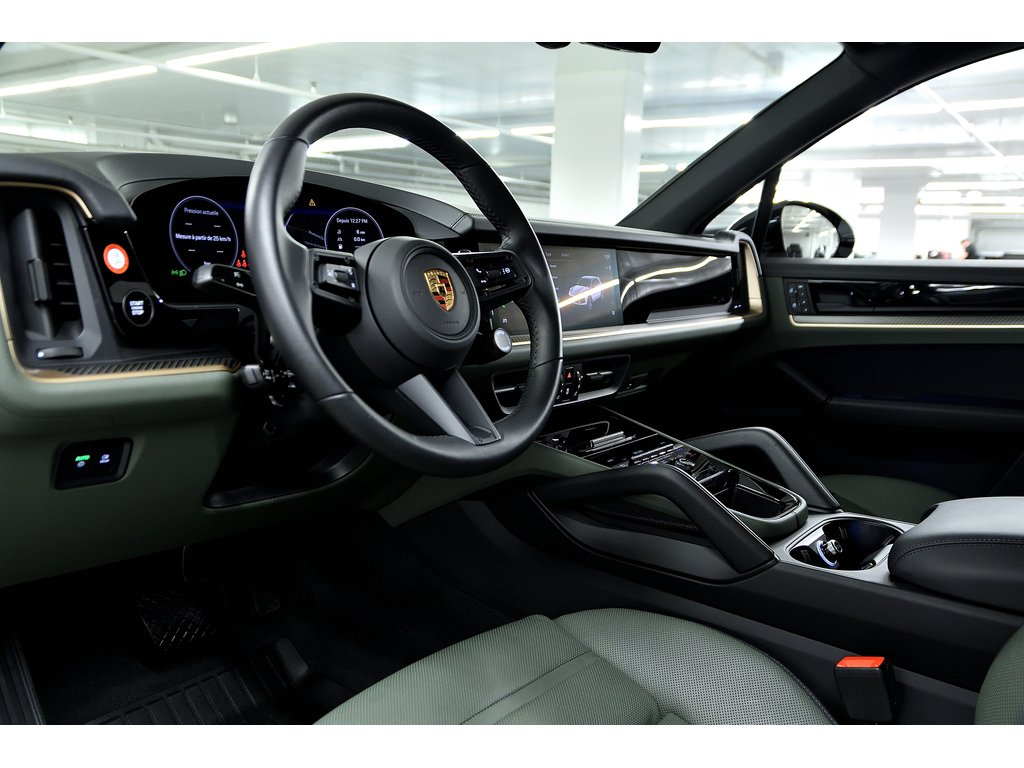 Porsche Cayenne Air Suspension / Premium Package Plus / Hitch 2024 à Laval, Québec - 18 - w1024h768px