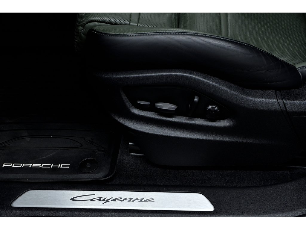 Porsche Cayenne Air Suspension / Premium Package Plus / Hitch 2024 à Laval, Québec - 21 - w1024h768px