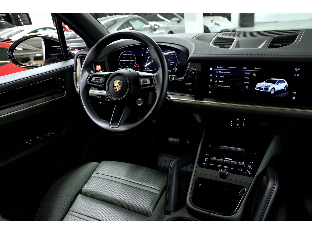 2024 Porsche Cayenne Air Suspension / Premium Package Plus / Hitch in Laval, Quebec - 44 - w1024h768px