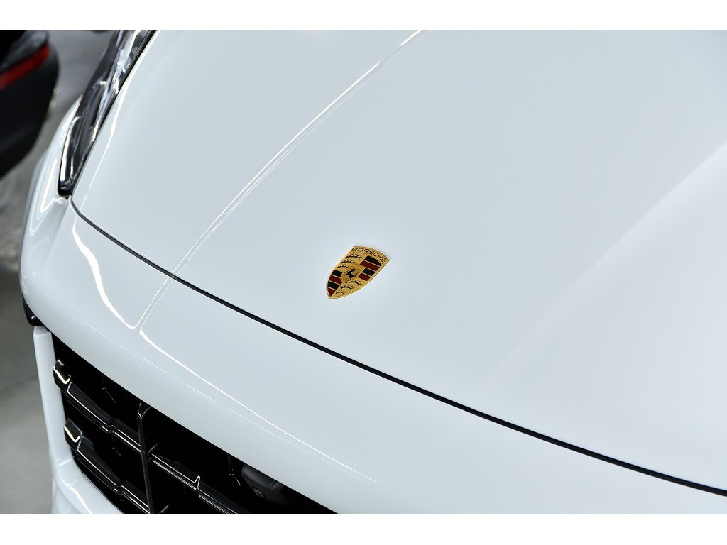 2024 Porsche Cayenne Air Suspension / Premium Package Plus / Hitch in Laval, Quebec - 7 - w1024h768px
