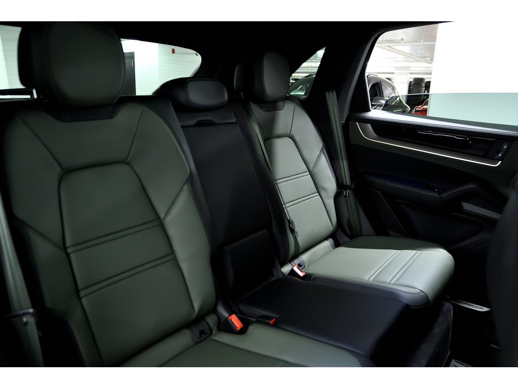Porsche Cayenne Air Suspension / Premium Package Plus / Hitch 2024 à Laval, Québec - 41 - w1024h768px