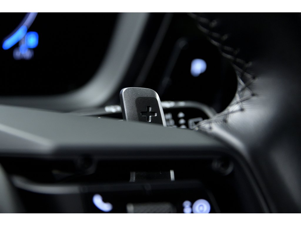 2024 Porsche Cayenne Air Suspension / Premium Package Plus / Hitch in Laval, Quebec - 28 - w1024h768px