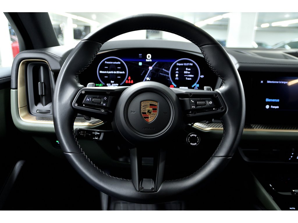 2024 Porsche Cayenne Air Suspension / Premium Package Plus / Hitch in Laval, Quebec - 25 - w1024h768px