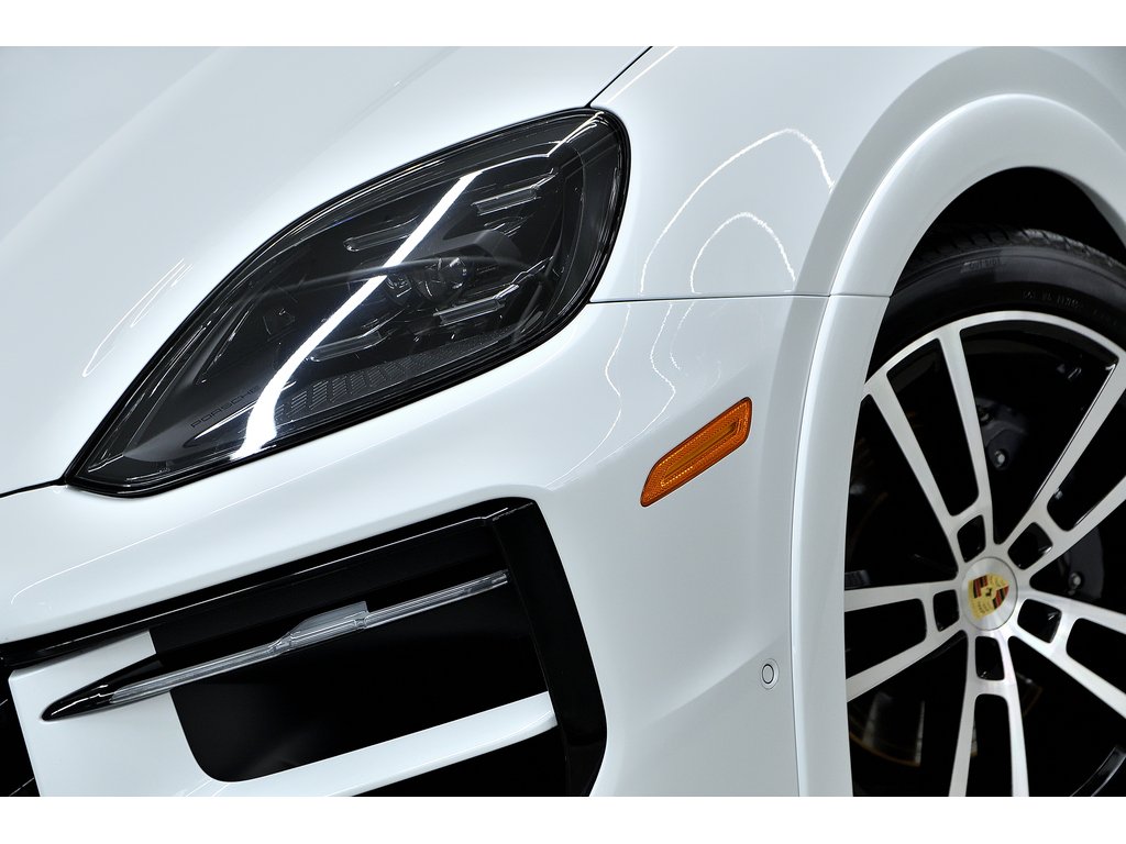 Porsche Cayenne Air Suspension / Premium Package Plus / Hitch 2024 à Laval, Québec - 12 - w1024h768px