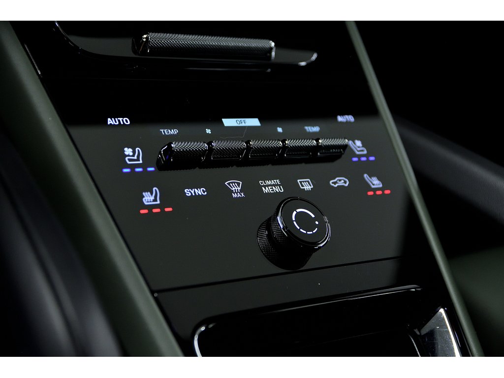 2024 Porsche Cayenne Air Suspension / Premium Package Plus / Hitch in Laval, Quebec - 31 - w1024h768px