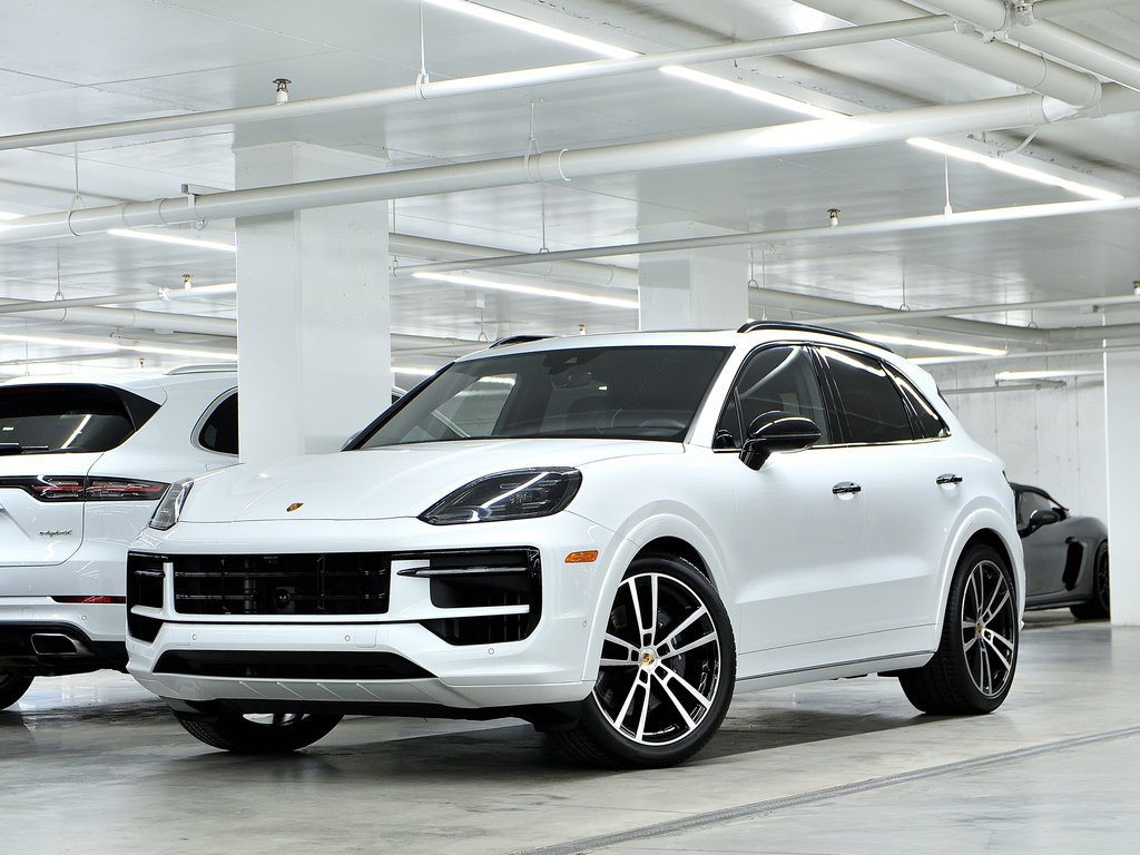 2024 Porsche Cayenne Air Suspension / Premium Package Plus / Hitch in Laval, Quebec - 6 - w1024h768px