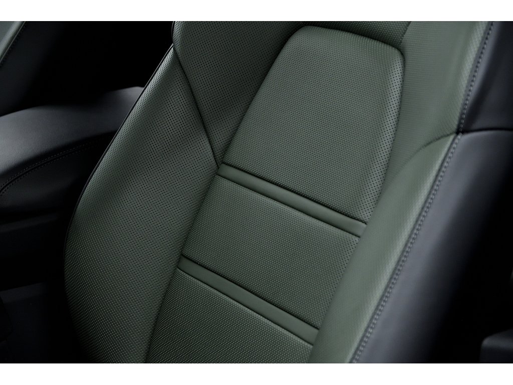 2024 Porsche Cayenne Air Suspension / Premium Package Plus / Hitch in Laval, Quebec - 22 - w1024h768px