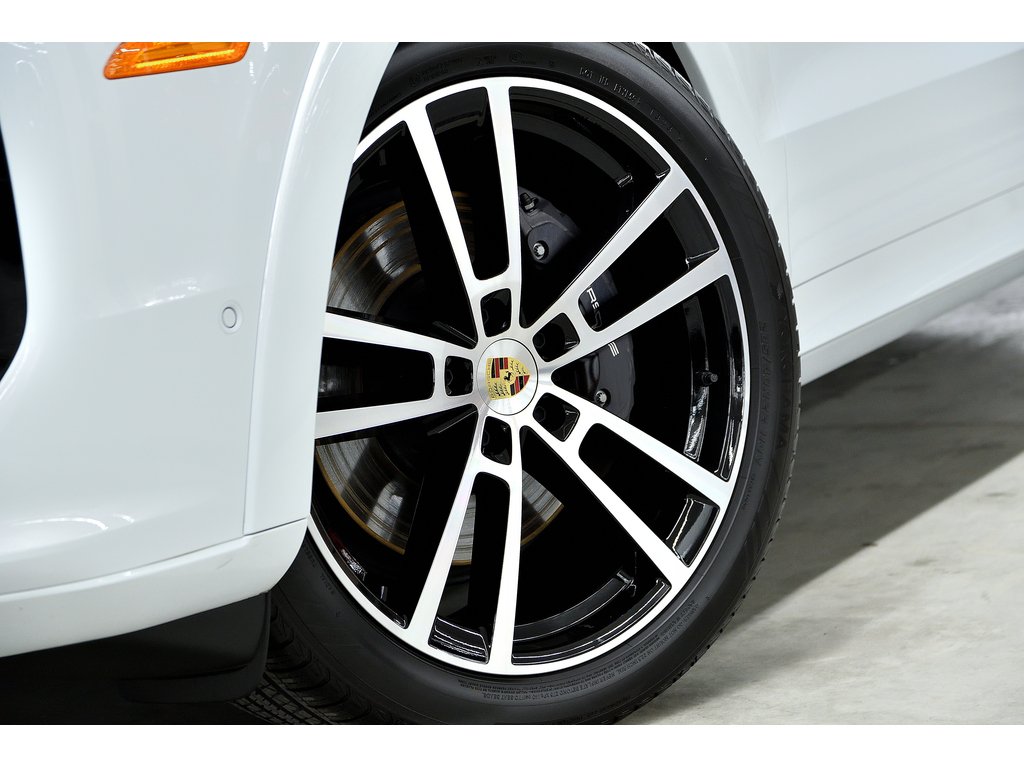 Porsche Cayenne Air Suspension / Premium Package Plus / Hitch 2024 à Laval, Québec - 13 - w1024h768px