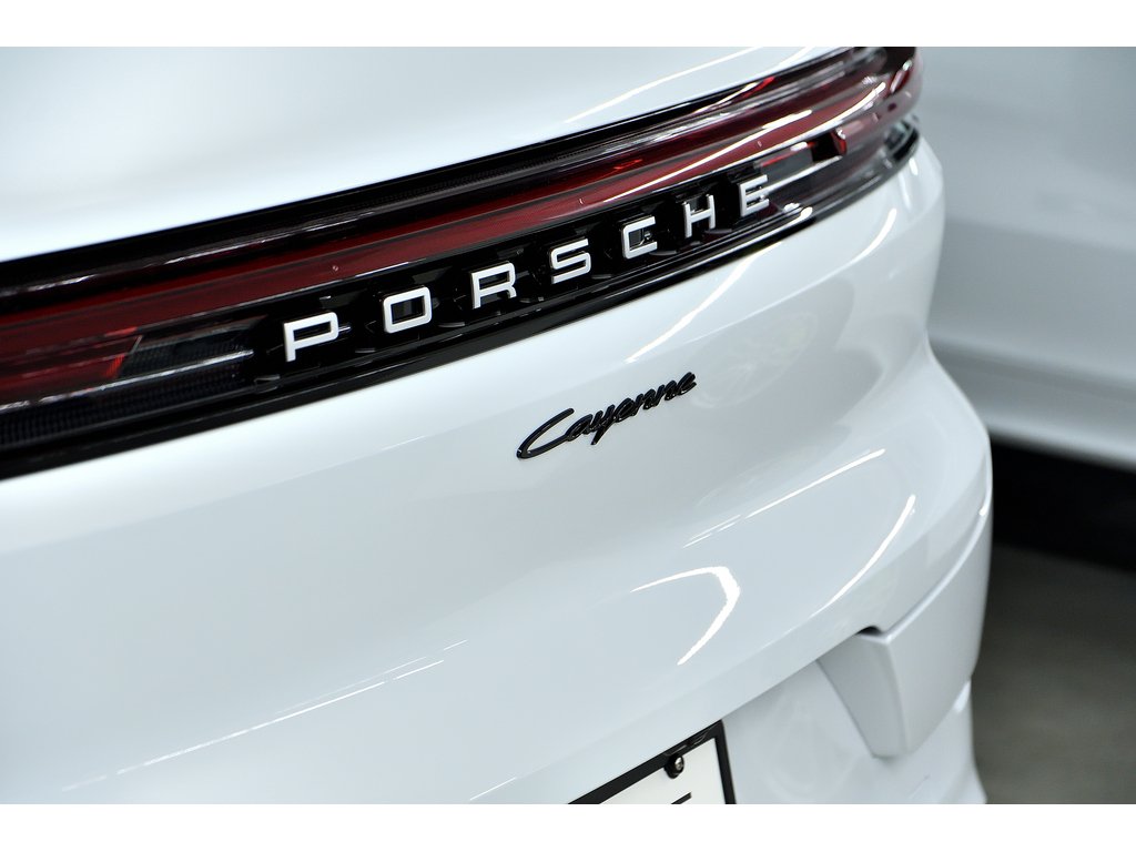 Porsche Cayenne Air Suspension / Premium Package Plus / Hitch 2024 à Laval, Québec - 14 - w1024h768px