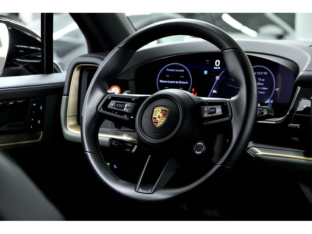 2024 Porsche Cayenne Air Suspension / Premium Package Plus / Hitch in Laval, Quebec - 45 - w1024h768px