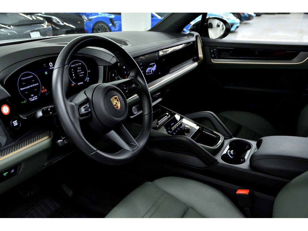 Porsche Cayenne Air Suspension / Premium Package Plus / Hitch 2024 à Laval, Québec - 16 - w1024h768px
