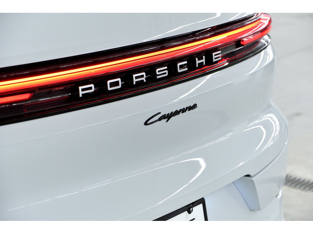 Porsche Cayenne Air Suspension / Premium Package Plus / Hitch 2024 à Laval, Québec - 42 - w1024h768px