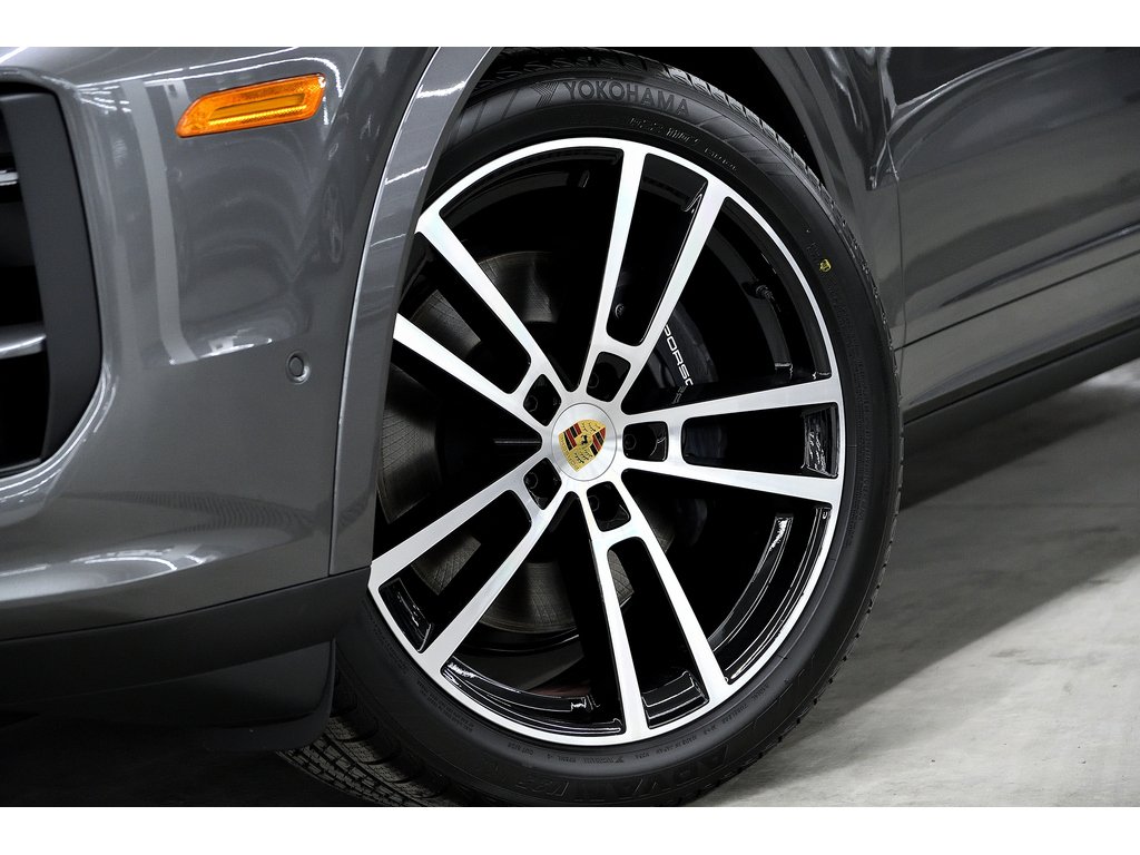 Porsche Cayenne Air Suspension / Premium Pack Plus / Trailer Hitch 2024 à Laval, Québec - 8 - w1024h768px