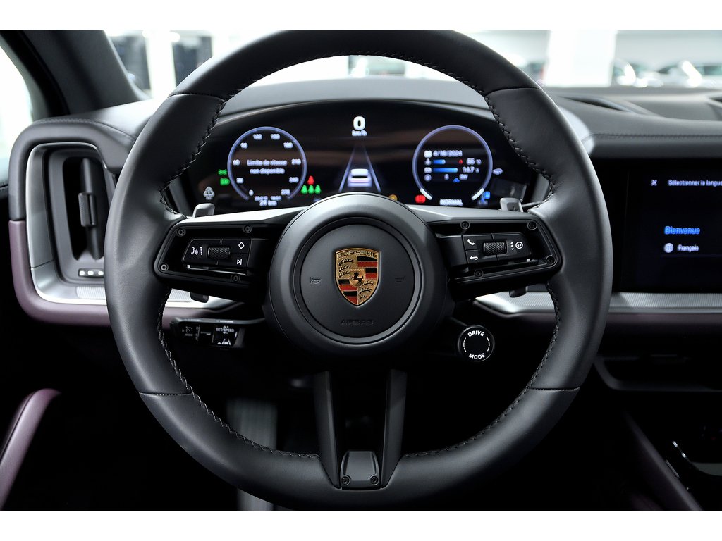 Porsche Cayenne Air Suspension / Premium Pack Plus / Trailer Hitch 2024 à Laval, Québec - 17 - w1024h768px