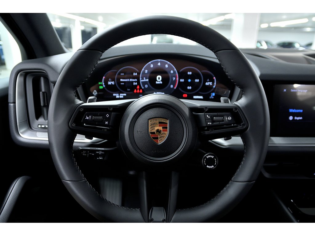 2024 Porsche Cayenne AWD / Premium Plus Package / Trailer Hitch in Laval, Quebec - 19 - w1024h768px