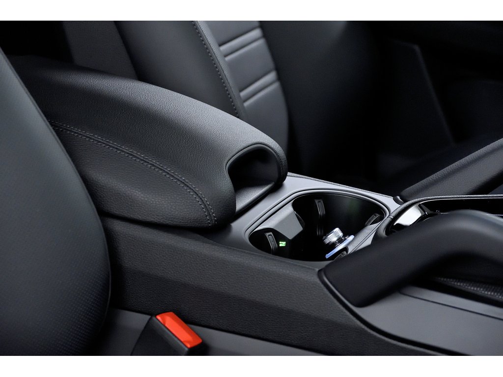 2024 Porsche Cayenne AWD / Premium Plus Package / Trailer Hitch in Laval, Quebec - 33 - w1024h768px