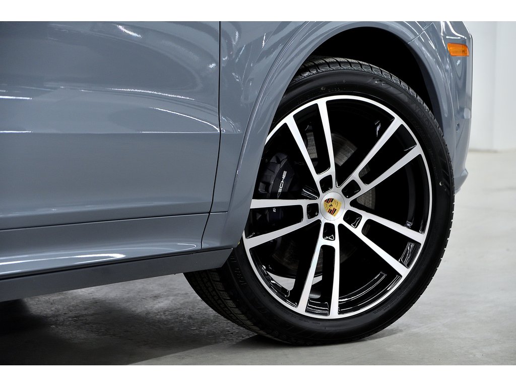 2024 Porsche Cayenne AWD / Premium Plus Package / Trailer Hitch in Laval, Quebec - 11 - w1024h768px