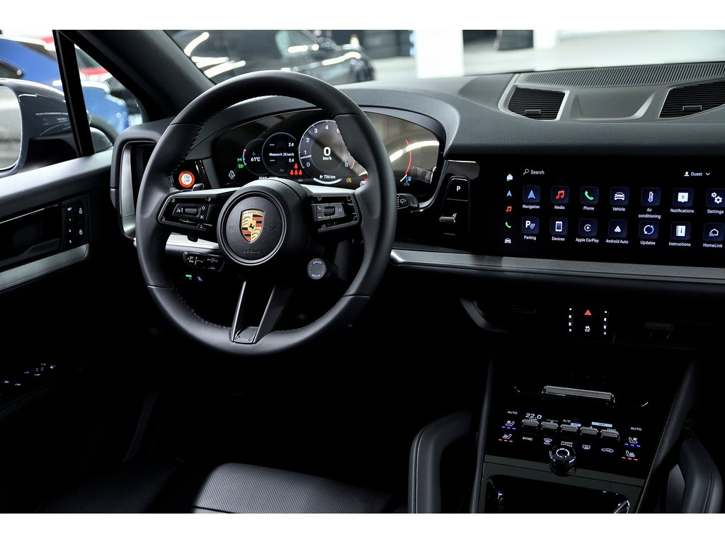 2024 Porsche Cayenne AWD / Premium Plus Package / Trailer Hitch in Laval, Quebec - 37 - w1024h768px