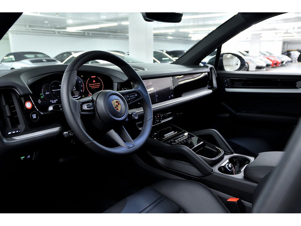 2024 Porsche Cayenne AWD / Premium Plus Package / Trailer Hitch in Laval, Quebec - 12 - w1024h768px