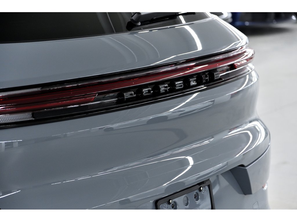 2024 Porsche Cayenne AWD / Premium Plus Package / Trailer Hitch in Laval, Quebec - 39 - w1024h768px