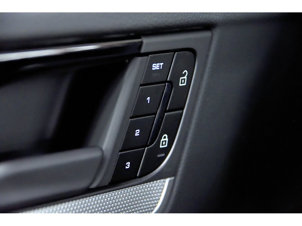 2024 Porsche Cayenne AWD / Premium Plus Package / Trailer Hitch in Laval, Quebec - 28 - w1024h768px