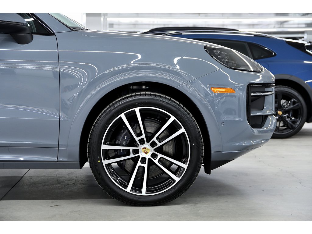 2024 Porsche Cayenne AWD / Premium Plus Package / Trailer Hitch in Laval, Quebec - 10 - w1024h768px