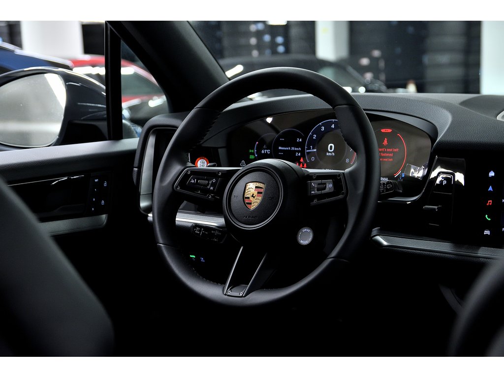 2024 Porsche Cayenne AWD / Premium Plus Package / Trailer Hitch in Laval, Quebec - 38 - w1024h768px
