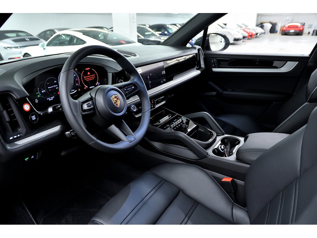 2024 Porsche Cayenne AWD / Premium Plus Package / Trailer Hitch in Laval, Quebec - 14 - w1024h768px