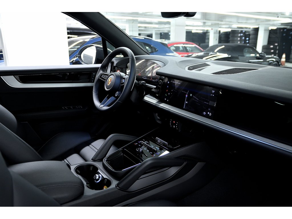 2024 Porsche Cayenne AWD / Premium Plus Package / Trailer Hitch in Laval, Quebec - 29 - w1024h768px