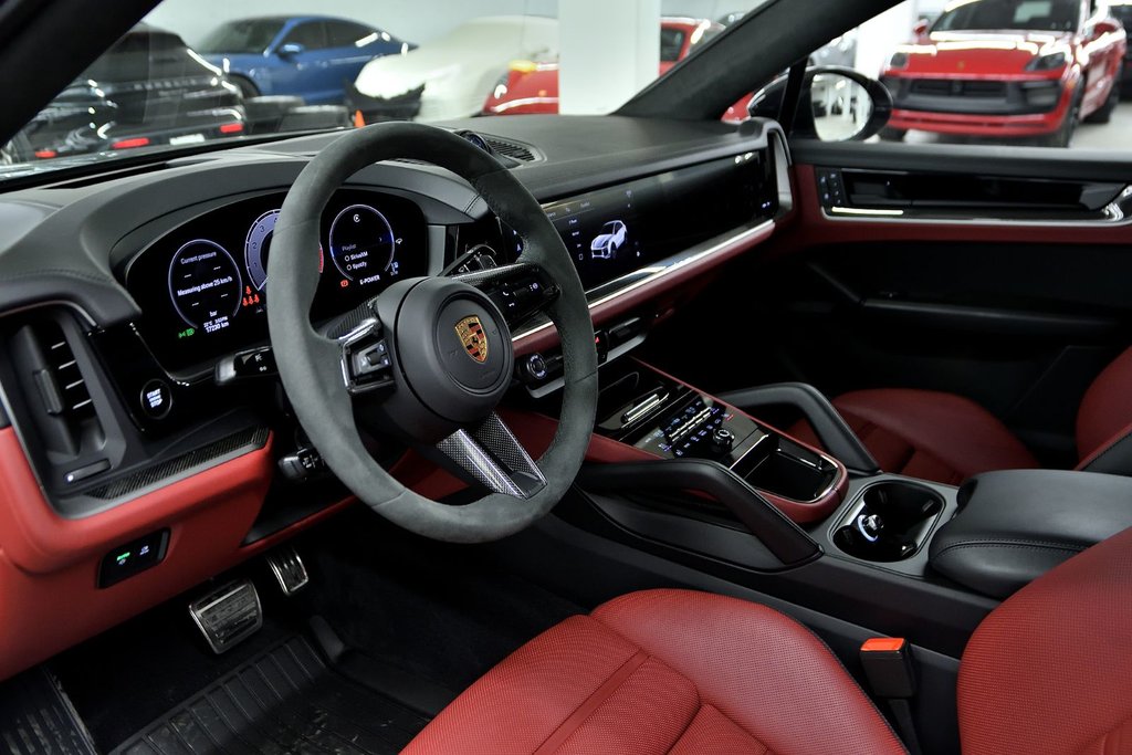 Porsche Cayenne Turbo E-Hybrid Coupe 2024 à Laval, Québec - 13 - w1024h768px