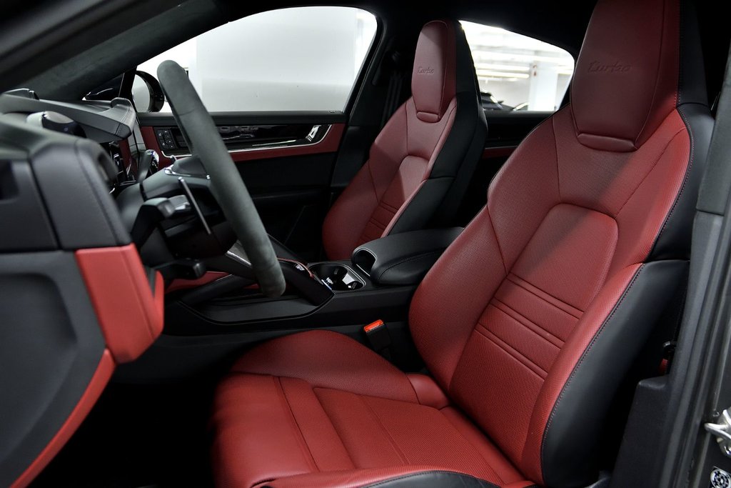 Porsche Cayenne Turbo E-Hybrid Coupe 2024 à Laval, Québec - 15 - w1024h768px