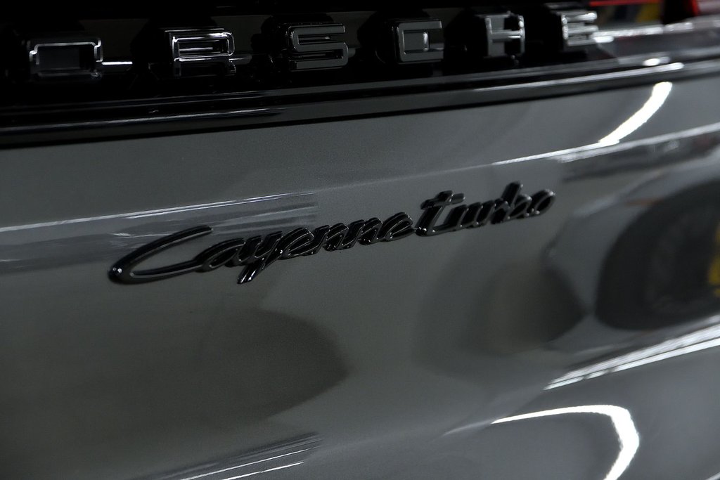 Porsche Cayenne Turbo E-Hybrid Coupe 2024 à Laval, Québec - 10 - w1024h768px