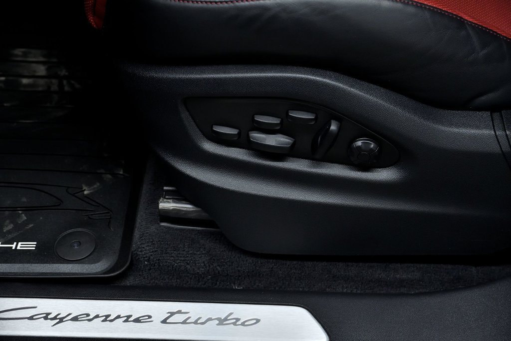 Porsche Cayenne Turbo E-Hybrid Coupe 2024 à Laval, Québec - 16 - w1024h768px