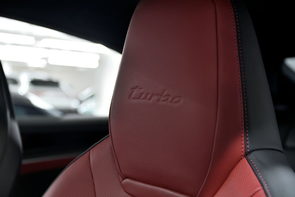 Porsche Cayenne Turbo E-Hybrid Coupe 2024 à Laval, Québec - 17 - w1024h768px