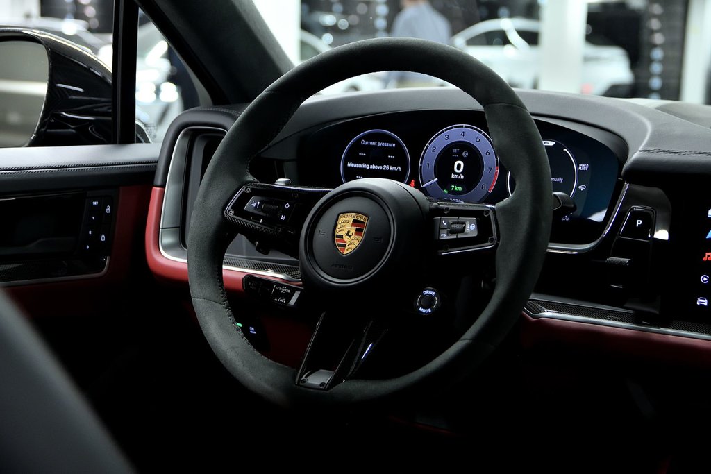 Porsche Cayenne Turbo E-Hybrid Coupe 2024 à Laval, Québec - 30 - w1024h768px