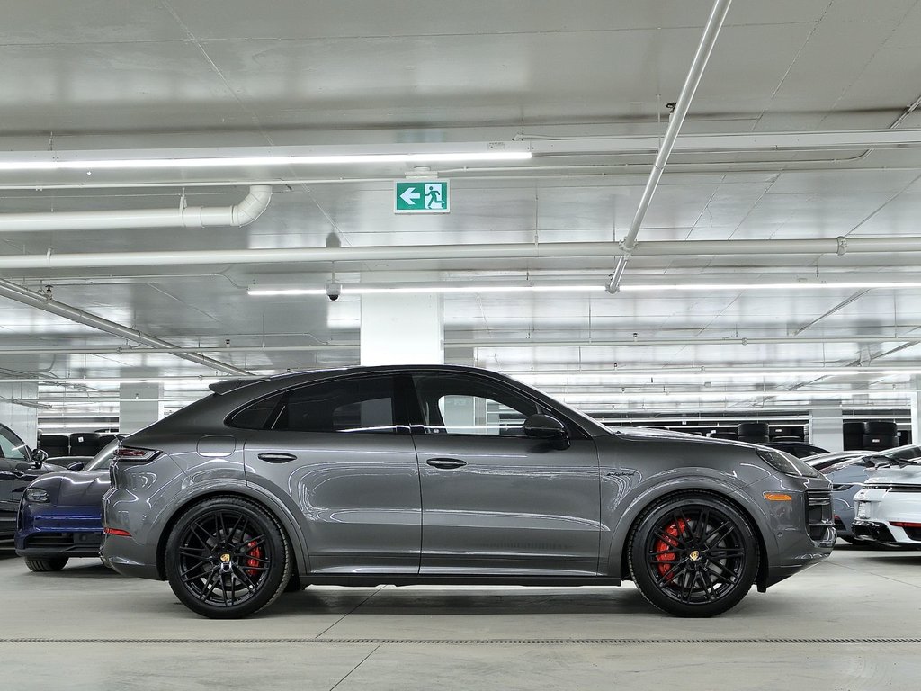 Porsche Cayenne Turbo E-Hybrid Coupe 2024 à Laval, Québec - 2 - w1024h768px