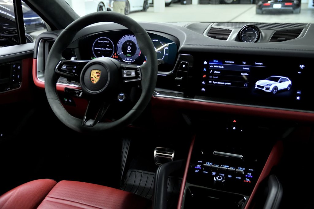 Porsche Cayenne Turbo E-Hybrid Coupe 2024 à Laval, Québec - 29 - w1024h768px