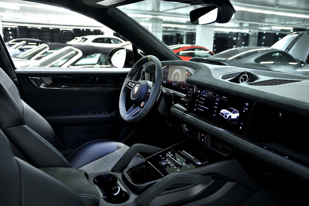 Porsche Cayenne Turbo GT 2025 à Laval, Québec - 23 - w1024h768px