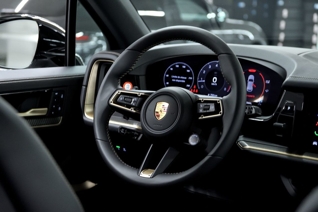 Porsche Cayenne  2025 à Laval, Québec - 25 - w1024h768px