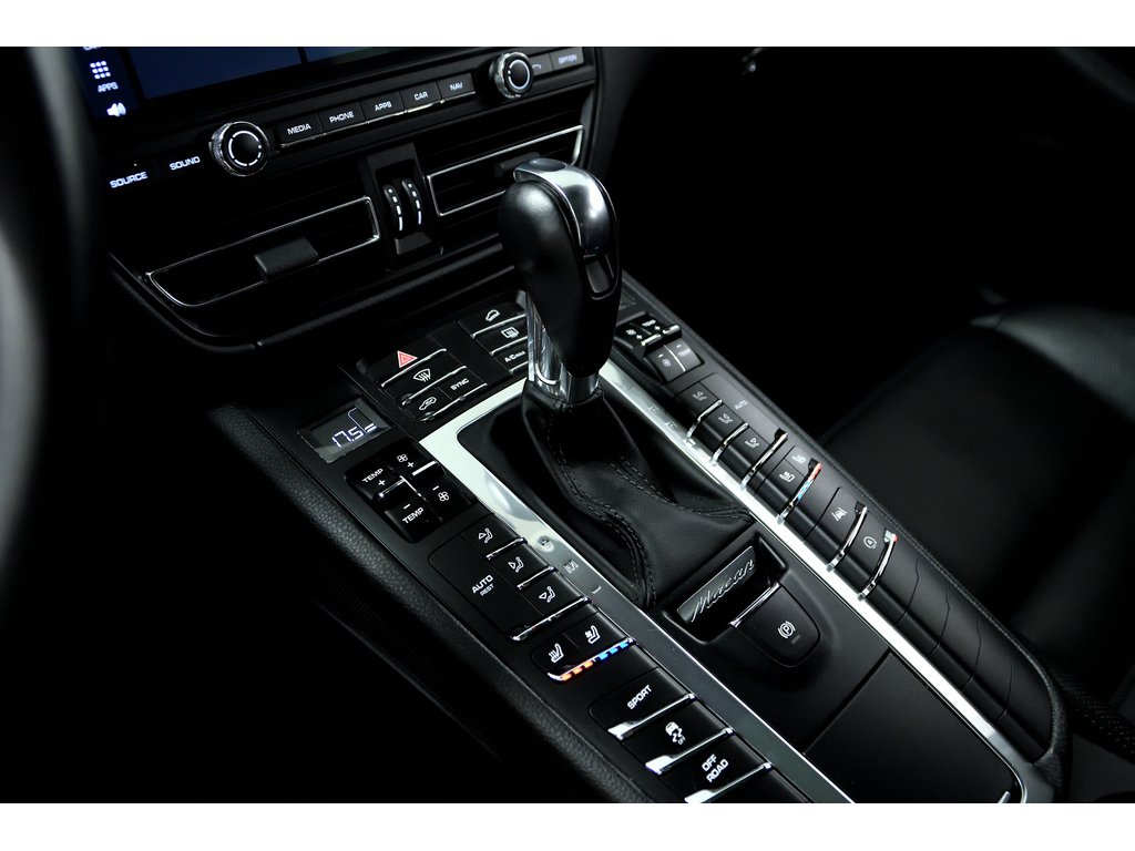 2019 Porsche Macan AWD in Laval, Quebec - 21 - w1024h768px