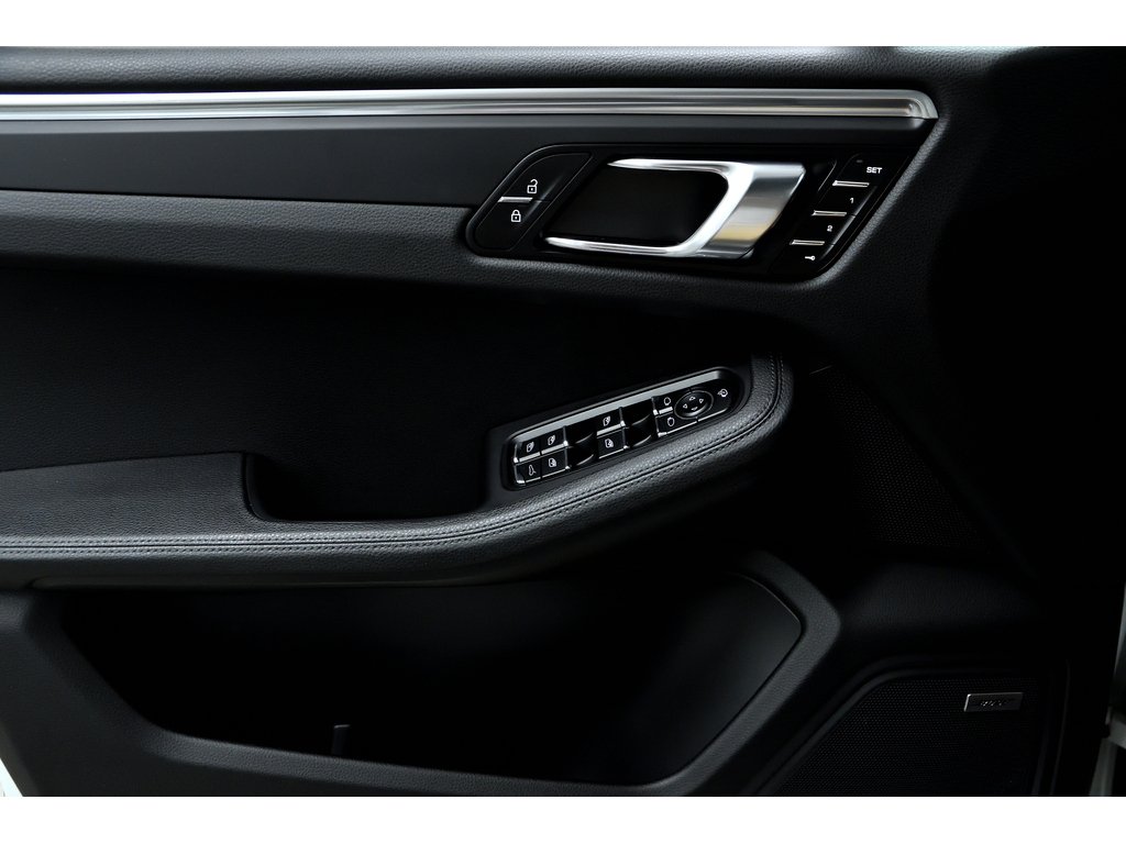 2019 Porsche Macan AWD in Laval, Quebec - 29 - w1024h768px