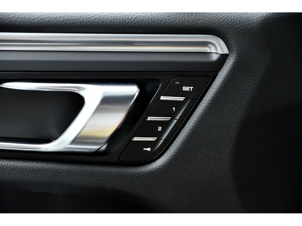 2019 Porsche Macan AWD in Laval, Quebec - 30 - w1024h768px
