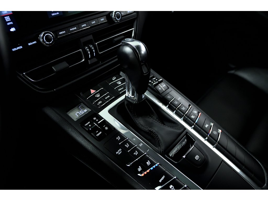 2019 Porsche Macan AWD in Laval, Quebec - 28 - w1024h768px