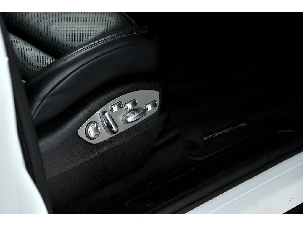 2019 Porsche Macan AWD in Laval, Quebec - 33 - w1024h768px